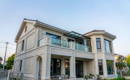外墙仿石漆分格与配色怎么选？自建房这样设计更出档次